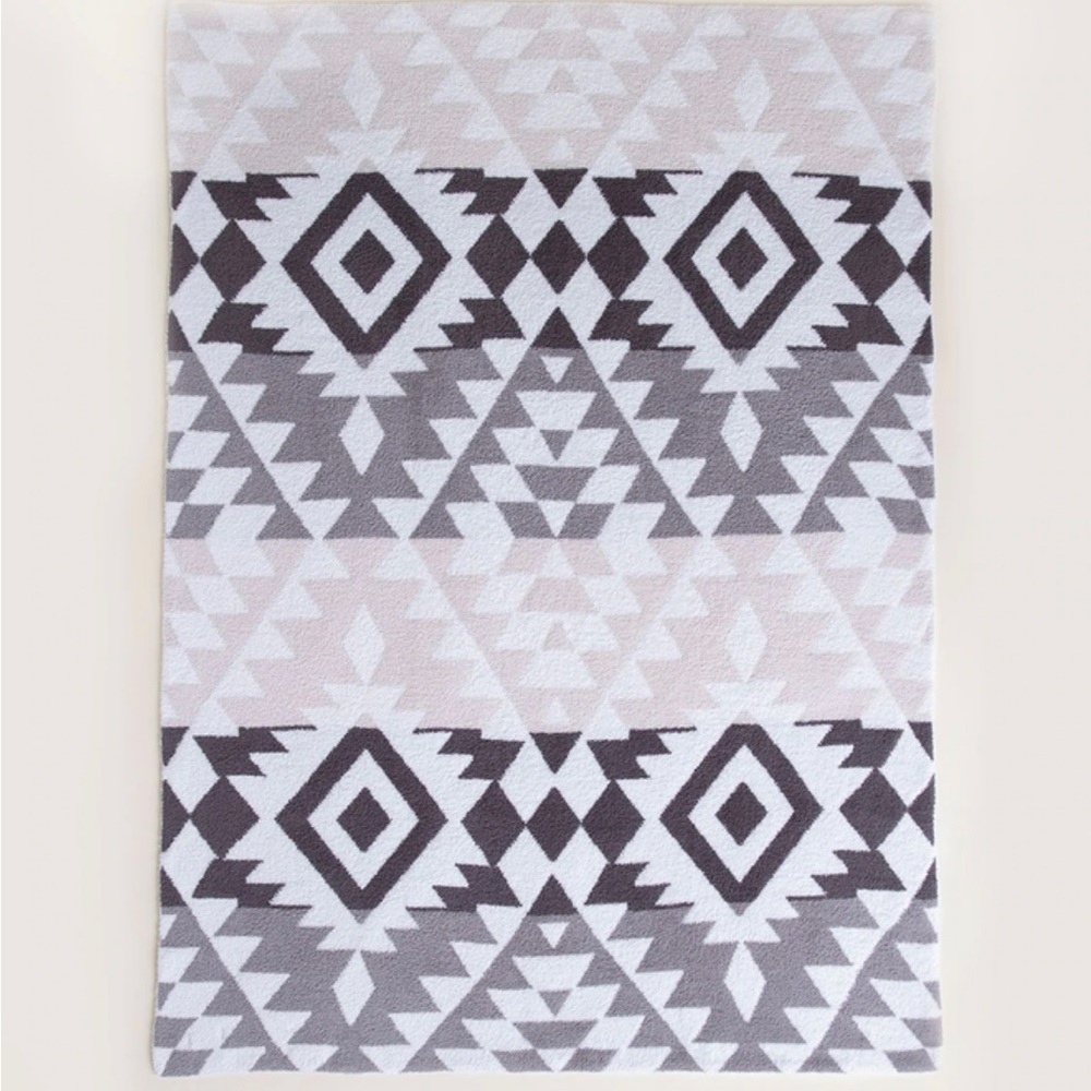 NWT Cozychic Bonfire SOFTEST blanket